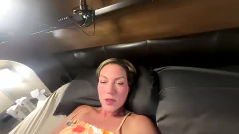 VivianLuxe online show from October 1, 3:27 am