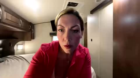 VivianLuxe online show from October 14, 5:38 pm