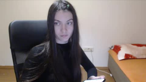 Vivian Gray online show from December 13, 2:49 pm