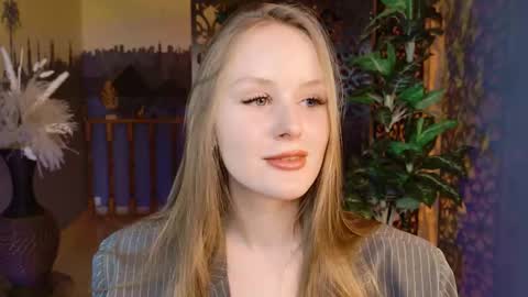 Vivien online show from November 28, 2:13 pm