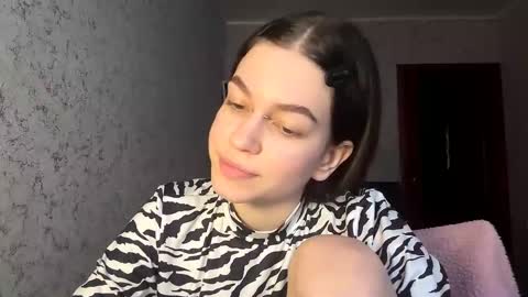 Snapshot of viviennebuiles chatting on October 21, 1:27 pm Alexa online show from October 21, 1:27 pm