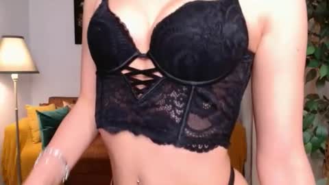 Vivienne online show from June 24, 4:14 pm