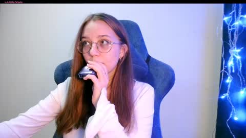 vivivivikkie online show from April 5, 8:50 pm