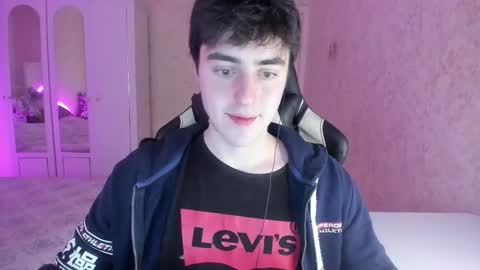 Snapshot of vlad1605 chatting on February 14, 6:23 am Martin online show from February 14, 6:23 am