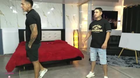 voyeurism_guys online show from April 8, 11:30 pm