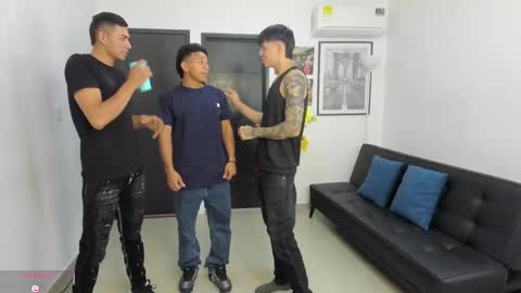 voyeurism_guys online show from March 4, 11:02 pm