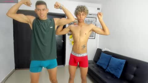 voyeurism_guys online show from March 14, 11:20 pm