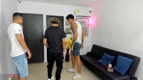 voyeurism_guys online show from March 28, 11:28 pm