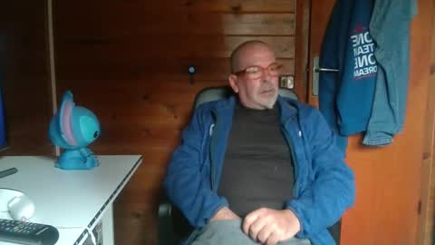 oscar online show from March 8, 10:43 am