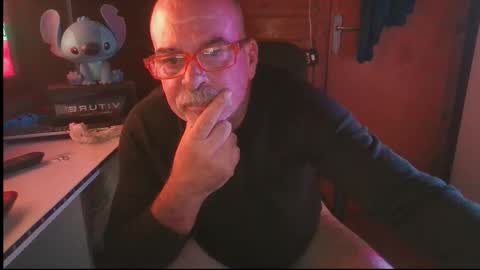 oscar online show from October 23, 7:04 pm