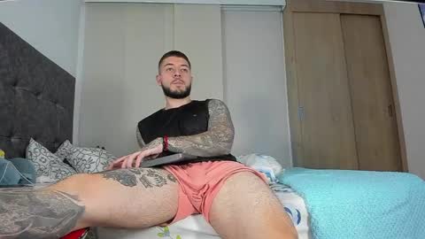 vyxen_ online show from April 16, 8:09 pm