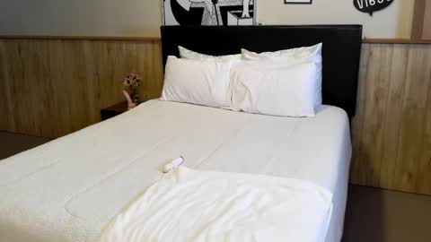 wanderlustgaal online show from October 7, 2:46 pm