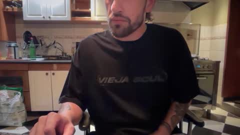 wearetwo online show from December 19, 5:58 am