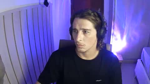 wave_boyy online show from April 3, 1:45 am