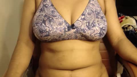 mina online show from March 8, 8:29 am