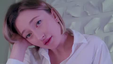 Daisy    online show from June 17, 12:10 pm