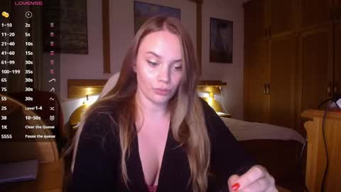 Lana online show from May 10, 8:15 pm