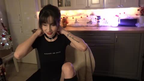 Snapshot of whats_her_name chatting on January 2, 6:01 pm Victoria Maria online show from January 2, 6:01 pm