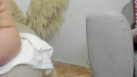 Sara  online show from January 19, 1:22 pm