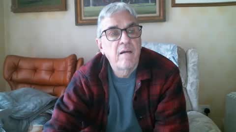 Snapshot of whitebriefs009 chatting on January 5, 1:15 pm whitebriefs009 online show from January 5, 1:15 pm