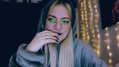 whitehex666 online show from January 18, 7:01 pm