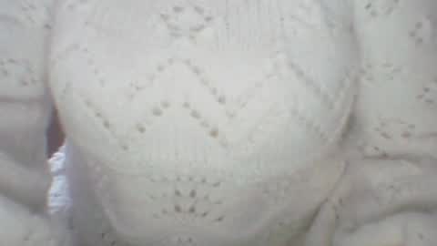 whitesweater online show from December 4, 7:33 am