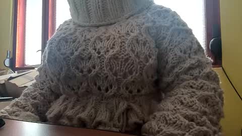 whitesweater online show from February 11, 7:23 am