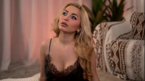 whitneyandrews online show from January 14, 6:21 am