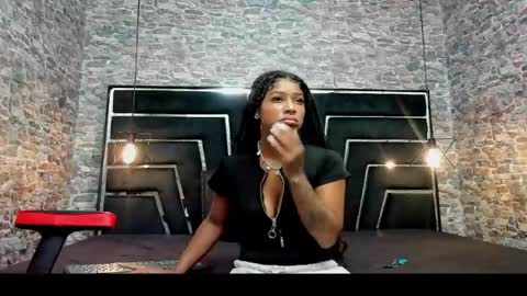 wild_firee_ online show from May 1, 7:19 pm