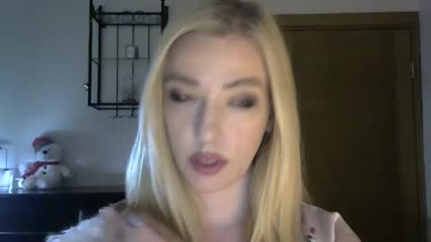 Snapshot of wild_silk_desire chatting on March 2, 2:32 pm Alina online show from March 2, 2:32 pm