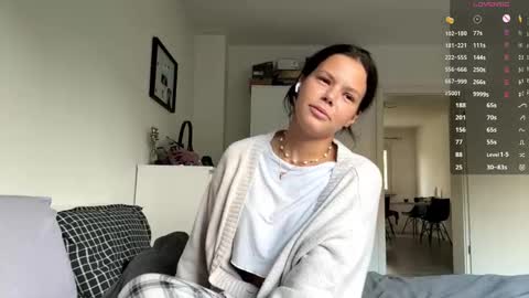 Snapshot of wildahankin chatting on October 10, 7:14 am Mia online show from October 10, 7:14 am