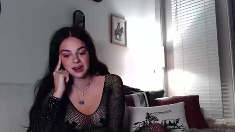 willowbelle online show from October 22, 1:42 am