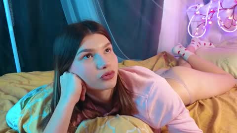 Vicki3 online show from March 2, 7:15 am