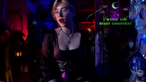 Snapshot of witch_fiona chatting on December 29, 10:36 pm Goddess of two strapons - Mr. long Don Mr. Pinky online show from December 29, 10:36 pm