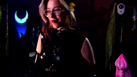 Snapshot of witch_fiona chatting on September 12, 8:11 pm Goddess of two strapons - Mr. long Don Mr. Pinky online show from September 12, 8:11 pm