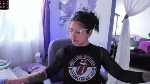 Snapshot of witchofhearts chatting on October 17, 6:45 pm     Luna Violeta  A r t i s t  online show from October 17, 6:45 pm