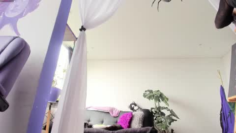 Snapshot of witchofhearts chatting on October 16, 4:39 pm     Luna Violeta  A r t i s t  online show from October 16, 4:39 pm