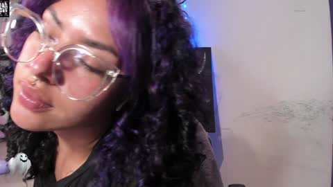 Snapshot of witchofhearts chatting on February 7, 1:58 am     Luna Violeta  A r t i s t  online show from February 7, 1:58 am