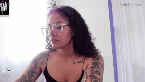 Snapshot of witchofhearts chatting on January 29, 2:21 pm     Luna Violeta  A r t i s t  online show from January 29, 2:21 pm