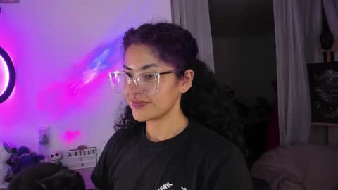 Snapshot of witchofhearts chatting on February 19, 2:33 am     Luna Violeta  A r t i s t  online show from February 19, 2:33 am