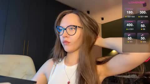 Isobelle online show from November 12, 4:42 pm