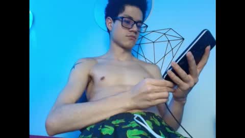  W O L F  online show from October 25, 3:56 pm