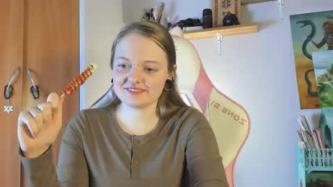 Snapshot of wonderconnie chatting on October 2, 1:21 pm wonderconnie online show from October 2, 1:21 pm