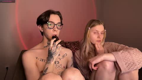 Snapshot of worldofllove chatting on February 19, 7:59 pm Arnika and Simon online show from February 19, 7:59 pm