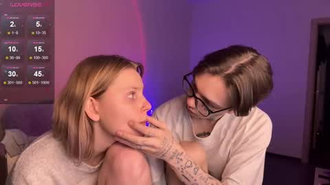 Snapshot of worldofllove chatting on February 23, 6:23 pm Arnika and Simon online show from February 23, 6:23 pm