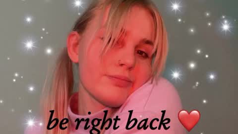 Snapshot of worldofllove chatting on January 1, 8:47 pm Arnika and Simon online show from January 1, 8:47 pm