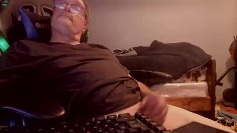 Snapshot of wowsers2022 chatting on October 14, 12:46 am wowsers2022 online show from October 14, 12:46 am