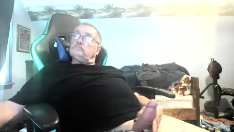 Snapshot of wowsers2022 chatting on October 17, 5:39 pm wowsers2022 online show from October 17, 5:39 pm