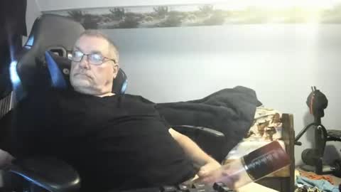 Snapshot of wowsers2022 chatting on October 19, 10:20 am wowsers2022 online show from October 19, 10:20 am