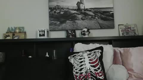 Snapshot of wrenleigh chatting on February 2, 10:02 am Crystal Lake online show from February 2, 10:02 am